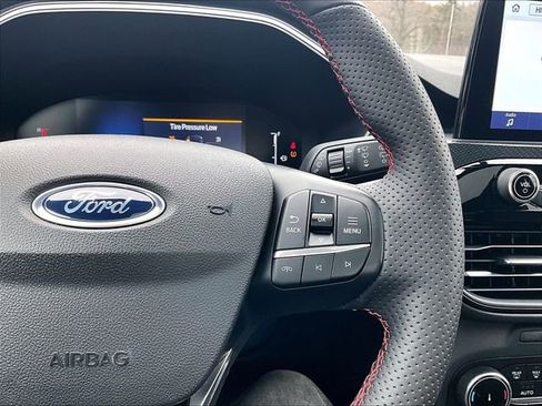 Used 2023 Ford Escape ST-Line image 25