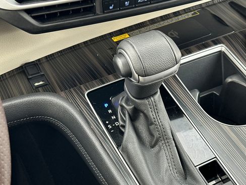 Certified 2023 Toyota Sienna Platinum image 24