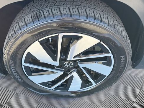 Used 2024 Volkswagen Atlas SE AWD/4WD image 31