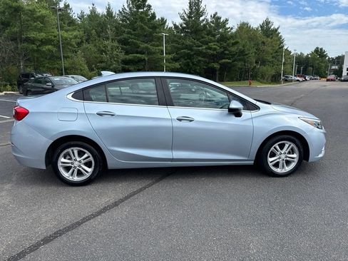 Used 2017 Chevrolet Cruze LT w/ Convenience Package FWD image 4