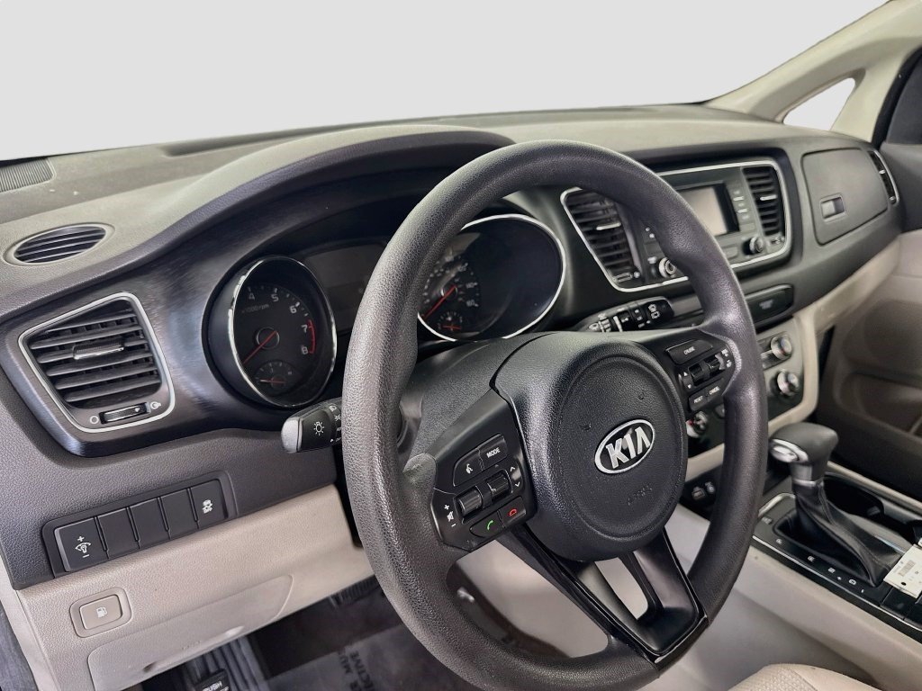Used 2018 Kia Sedona L FWD image 21