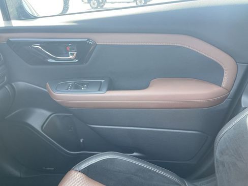 Used 2025 Subaru Forester Touring w/ Popular Package - Touring image 19