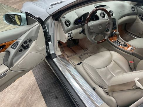 Used 2007 Mercedes-Benz SL 550 image 4