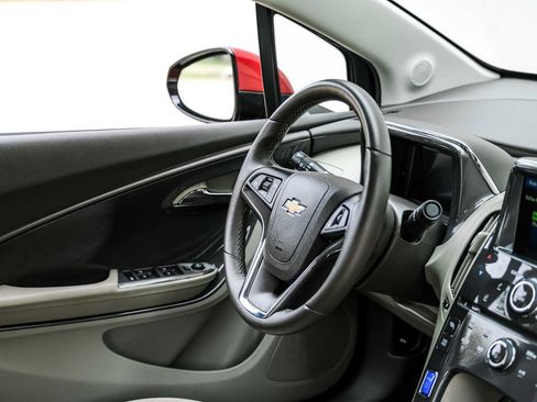Used 2015 Chevrolet Volt w/ Enhanced Safety Package 1 FWD image 14