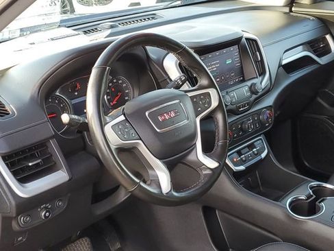 Used 2023 GMC Terrain SLT image 9
