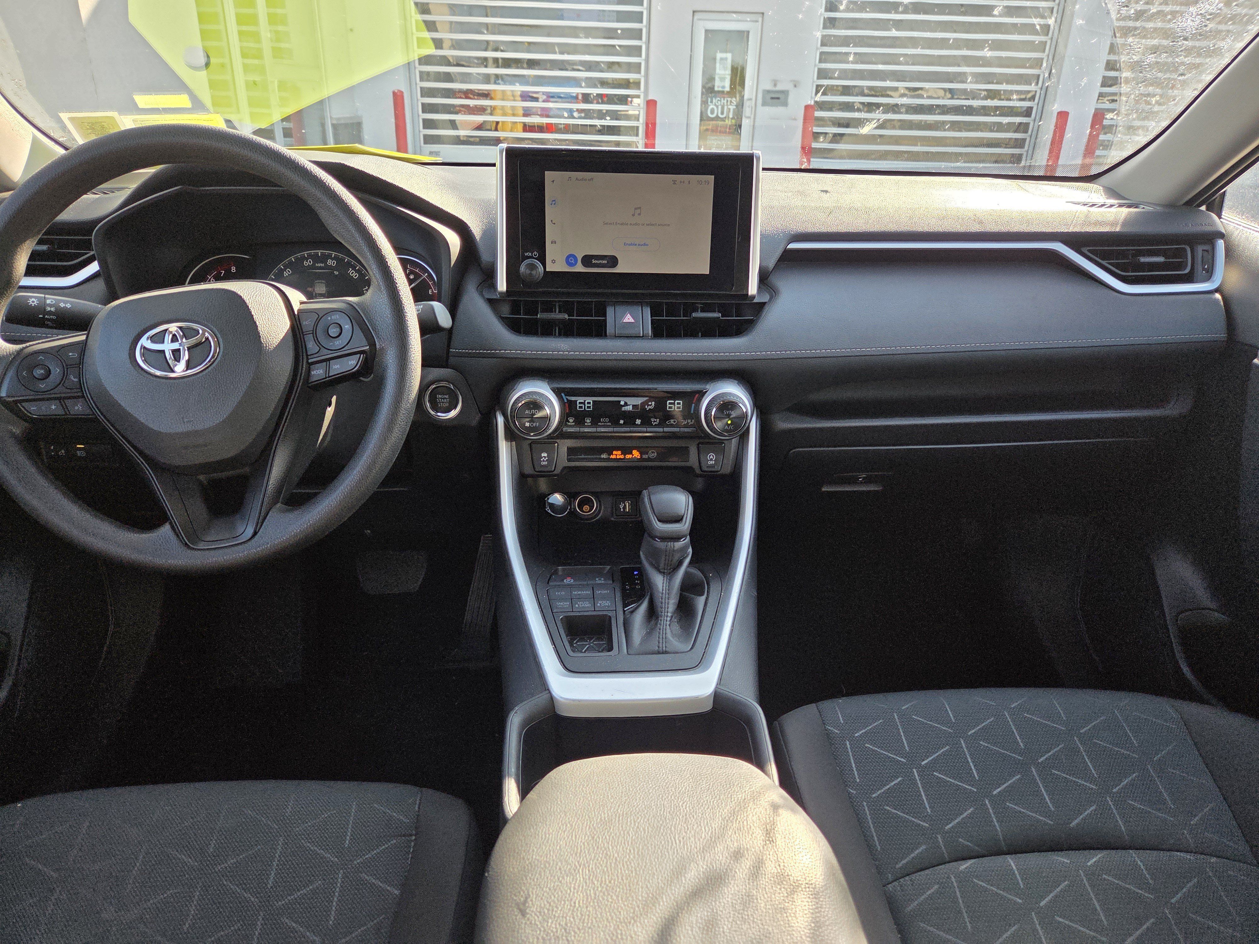 Used 2025 Toyota RAV4 XLE AWD/4WD image 6