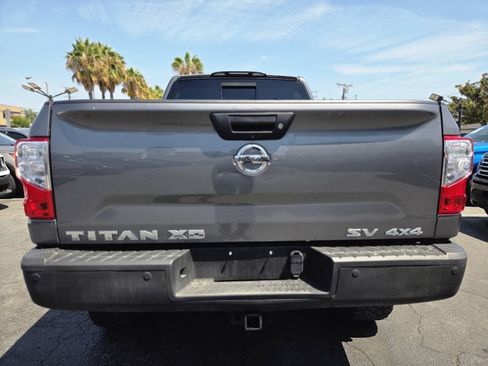 Used 2018 Nissan Titan SV w/ SV Convenience Package AWD/4WD image 19