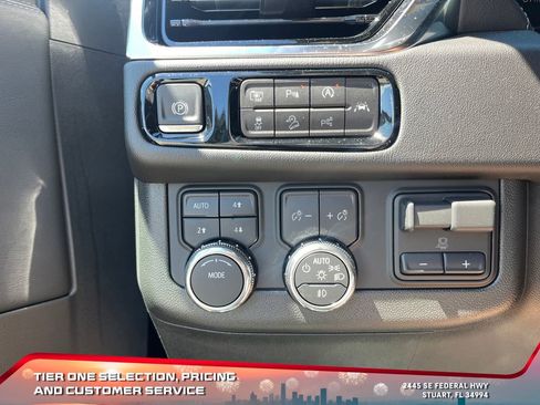 New 2025 GMC Yukon XL Denali w/ Denali Reserve Package image 19