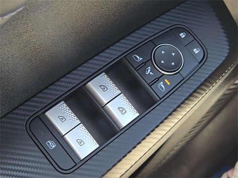 Used 2024 Mitsubishi Outlander SE image 28