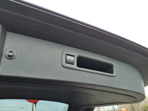 Used 2022 Toyota Highlander XLE image 12