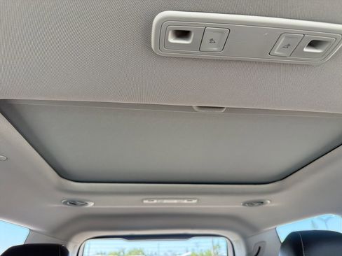 Used 2023 GMC Acadia SLT w/ Technology Package image 50