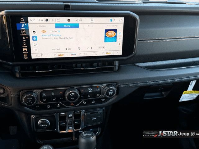 New 2025 Jeep Wrangler Unlimited Sahara AWD/4WD image 15
