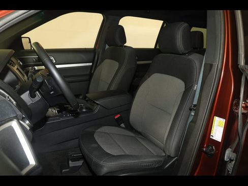 Used 2016 Ford Explorer XLT FWD image 16