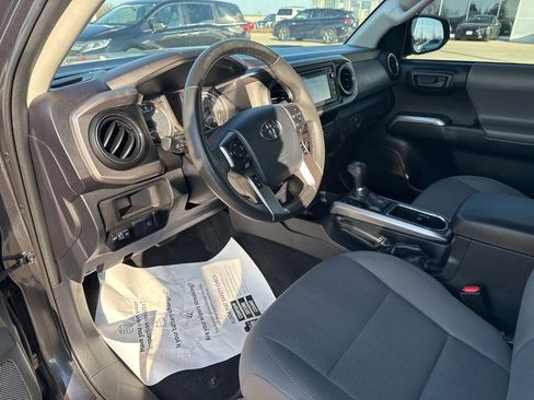 Certified 2019 Toyota Tacoma SR5 image 8
