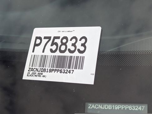 Used 2023 Jeep Renegade Latitude image 33