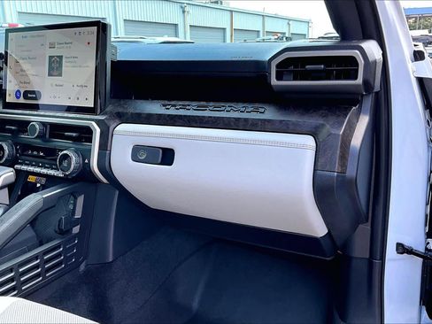 Used 2025 Toyota Tacoma Limited AWD/4WD image 19