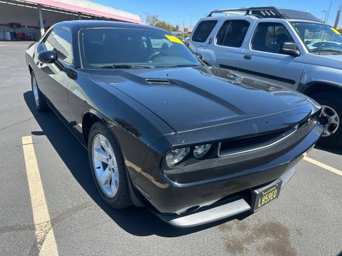 Used 2014 Dodge Challenger SXT RWD image 1