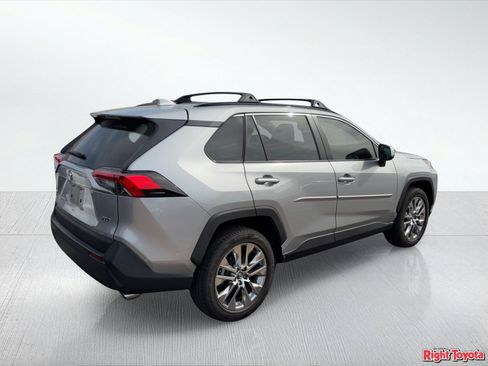 Used 2020 Toyota RAV4 XLE Premium w/ Carpet Mat Package image 4