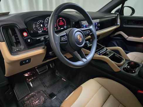 Certified 2026 Porsche Cayenne AWD/4WD image 4