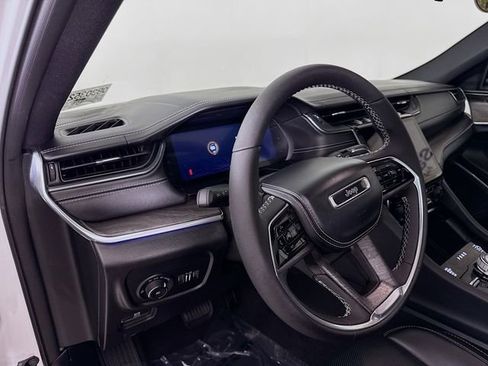 Used 2024 Jeep Grand Cherokee Overland w/ Luxury Tech Group IV image 9