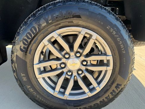 Used 2023 Chevrolet Colorado LT image 17