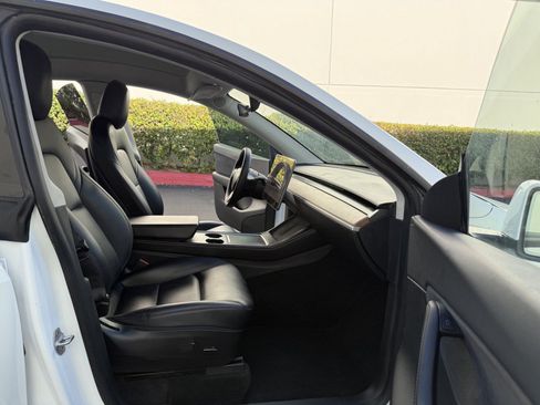 Used 2022 Tesla Model Y Performance AWD/4WD image 12