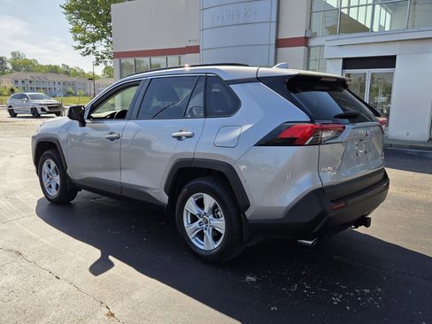 Used 2019 Toyota RAV4 XLE image 7