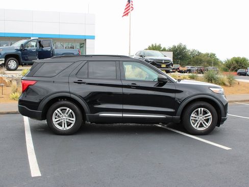 Used 2022 Ford Explorer XLT image 11