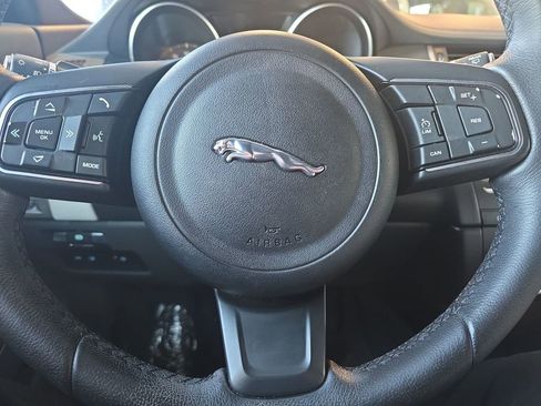 Used 2020 Jaguar E-PACE SE image 11