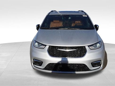 New 2026 Chrysler Pacifica Pinnacle image 8