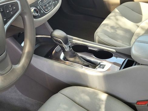 Used 2022 Chevrolet Malibu LT FWD image 24