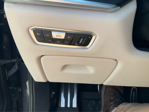 Used 2021 BMW X7 xDrive40i w/ M Sport Package AWD/4WD image 21