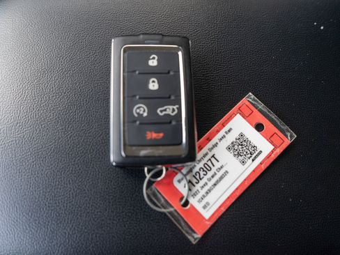 Used 2022 Jeep Grand Cherokee L Limited AWD/4WD image 33