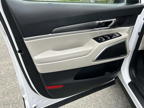 Certified 2023 Kia Telluride S w/ S Sunroof Package AWD/4WD image 16