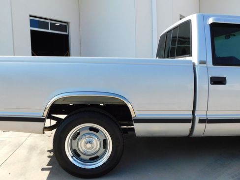 Used 1993 Chevrolet Silverado 1500 2WD Regular Cab image 27