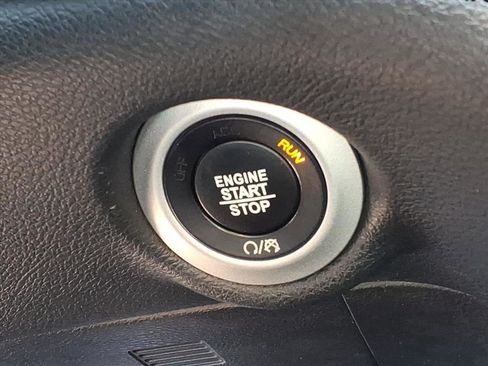 Used 2020 Chrysler Pacifica Touring-L Plus w/ S Appearance Package image 12