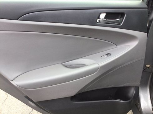 Used 2013 Hyundai Sonata SE w/ Navigation & Sunroof Pkg FWD image 13
