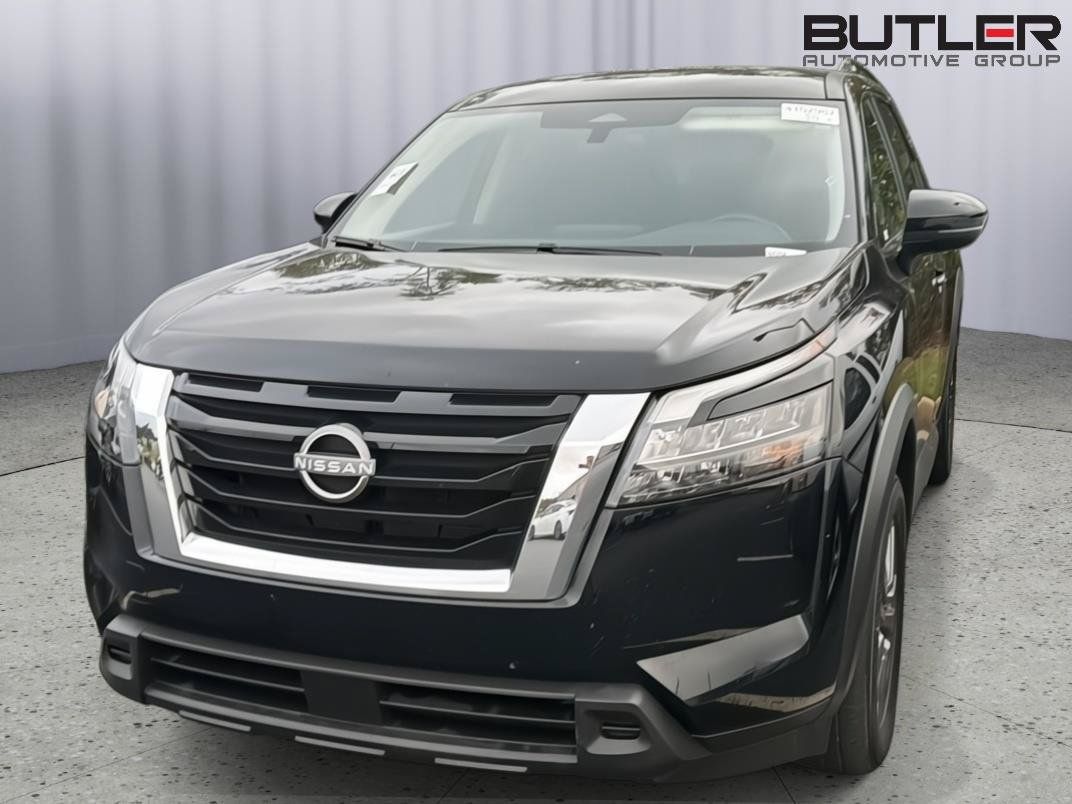 Used 2025 Nissan Pathfinder SV FWD image 3
