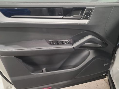 New 2026 Porsche Cayenne image 13