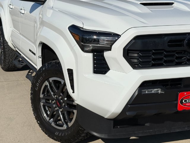 Used 2025 Toyota Tacoma TRD Sport AWD/4WD image 6