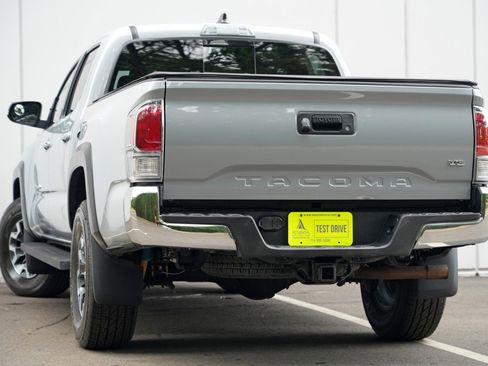 Used 2021 Toyota Tacoma TRD Off-Road AWD/4WD image 5
