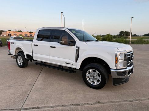 Used 2025 Ford F250 XLT AWD/4WD image 3