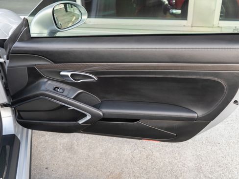 Used 2014 Porsche 911 Turbo S image 23