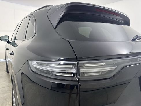 Certified 2023 Porsche Cayenne Platinum Edition AWD/4WD image 18