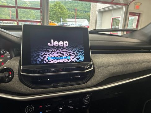 Used 2024 Jeep Compass Sport AWD/4WD image 33
