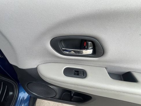 Used 2016 Honda HR-V LX image 12