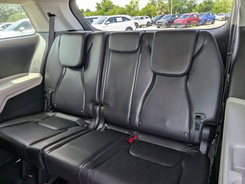 Certified 2024 Kia Carnival LX FWD image 19