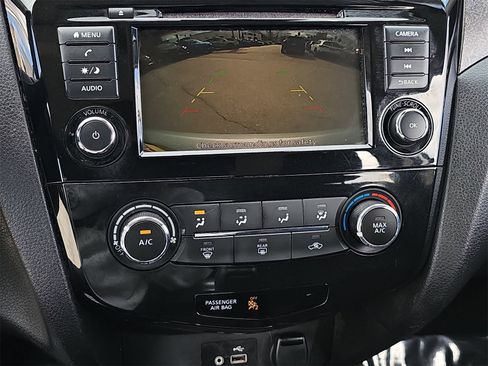 Used 2021 Nissan Rogue Sport S image 22