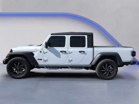 Used 2022 Jeep Gladiator Sport image 5