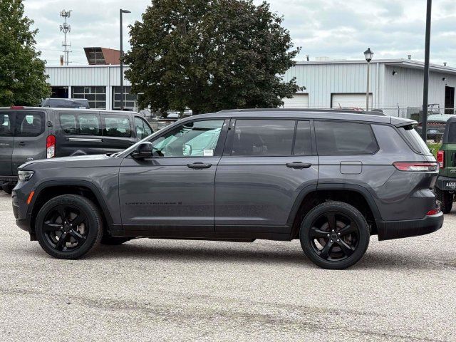 Certified 2023 Jeep Grand Cherokee L Altitude AWD/4WD image 8